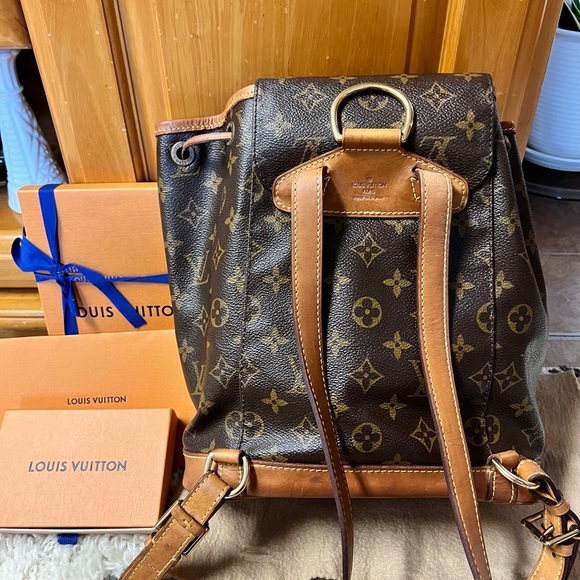 Authentic Louis Vuitton monogram canvas Montsouris MM. - Picture 2 of 8